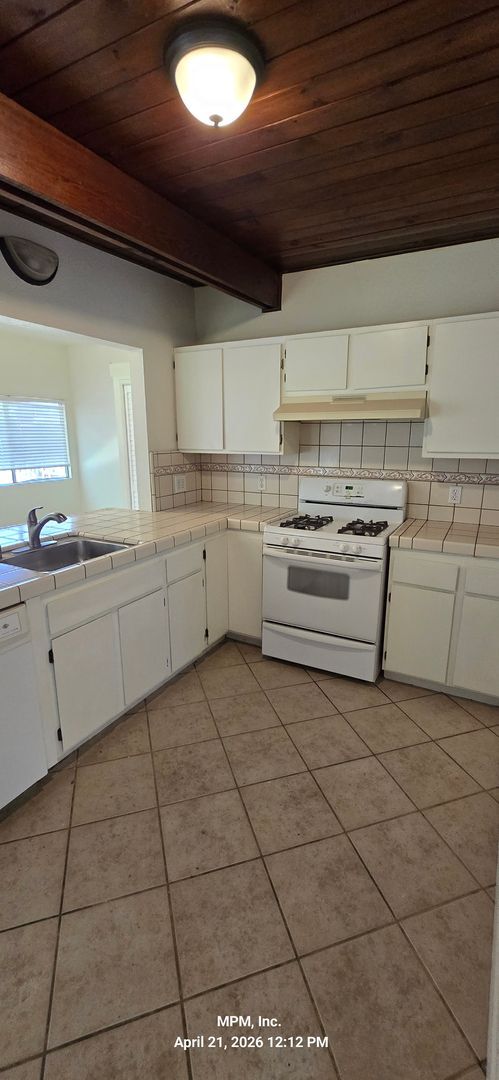 Photo - 3 bedroom 2 bath home near schools and shopping
