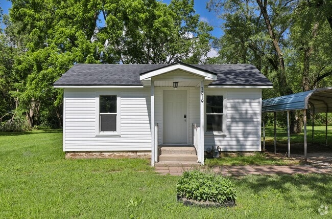Building Photo - REMODELED 2 Bedroom | 2 Bathroom HOME -- 1...