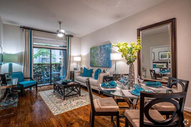 1BR, 1BA - 755SF - 2900 West Dallas