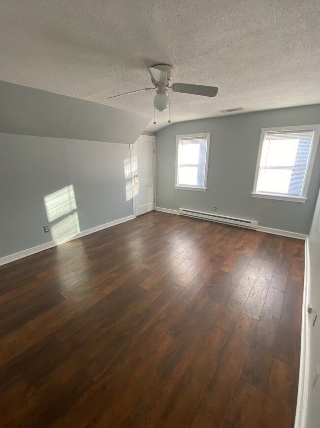 Building Photo - 80 Fort St Unit 3rd Floor