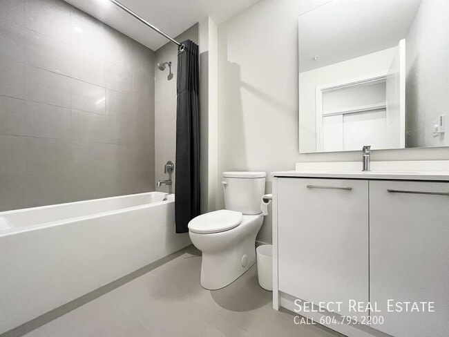 Photo - 45500 Market Way