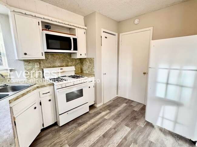 Photo - 1756 S Pine Ave