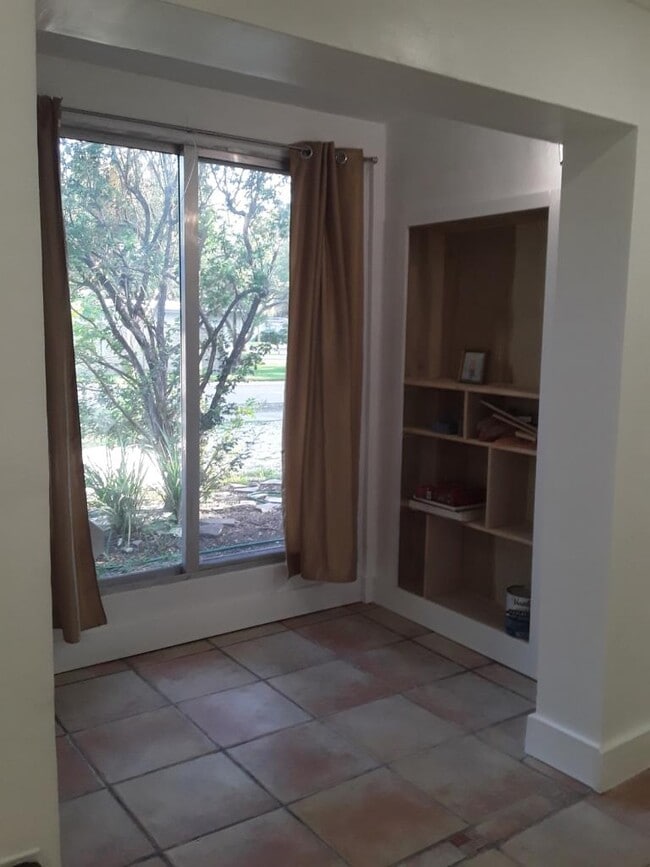 Photo - 451 NE 134th St