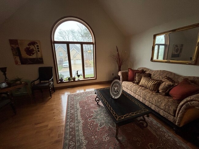 Photo - 482 Ashford Ln