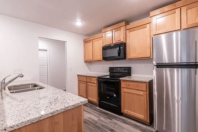 Photo - AVAILABLE NOW! - 2 WEEKS FREE (SECTION 8 A...