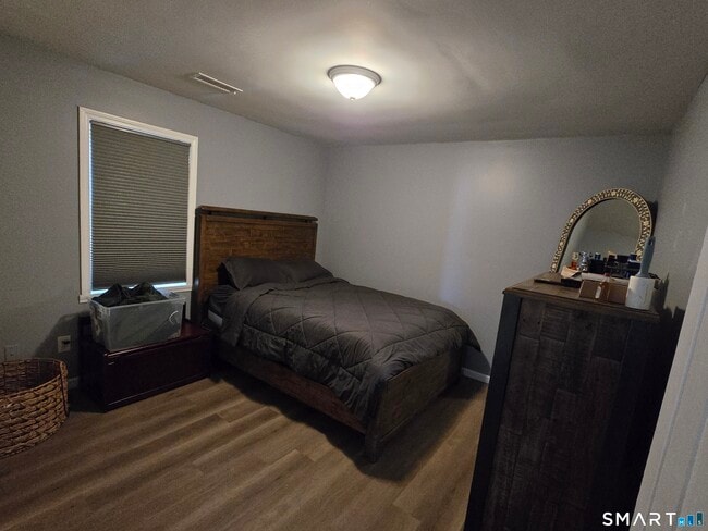 Building Photo - 90 Bond St Unit 2