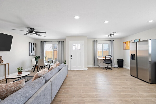 Photo - 1732 E Elwood St Unidad ID1244308P