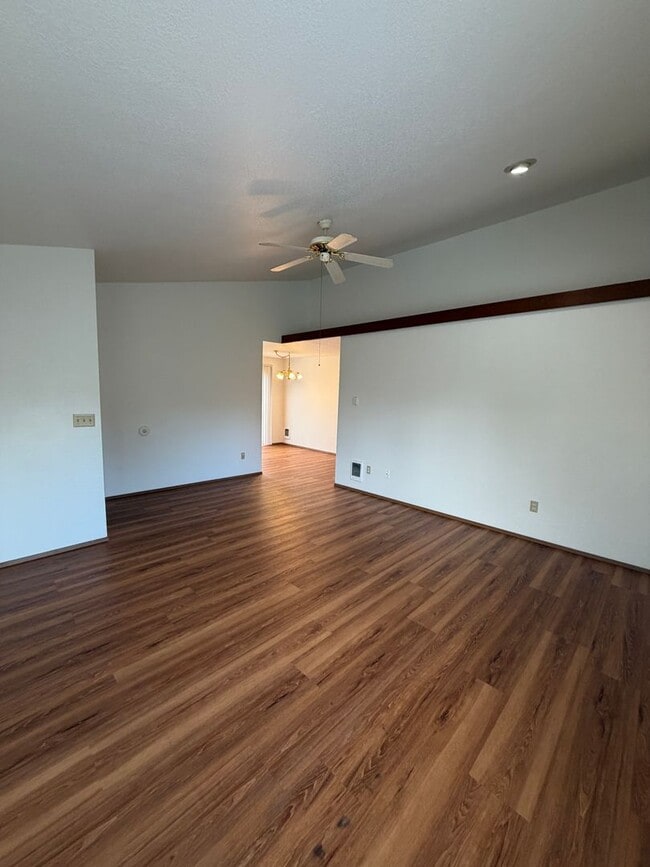 Photo - 1474 Diamond Rd SE