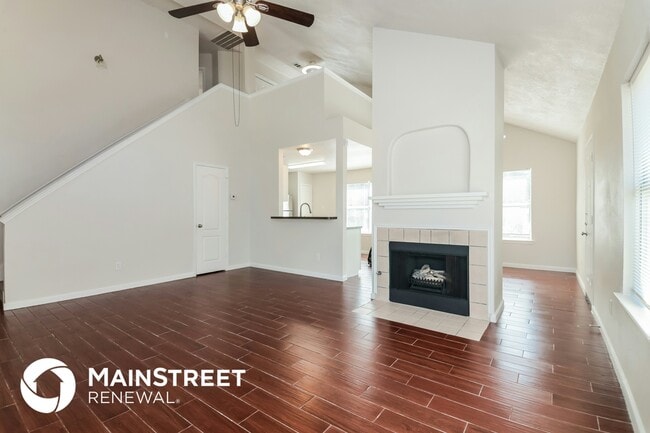 Photo - 4602 Lee Hutson Ln