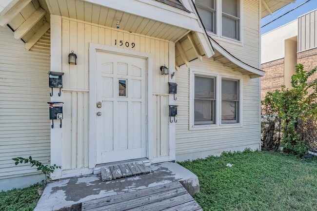 Photo - Efficiency apartment in the Historical Fai...