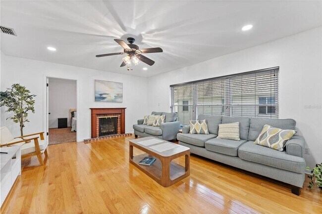 4614 W Fig St Unit B