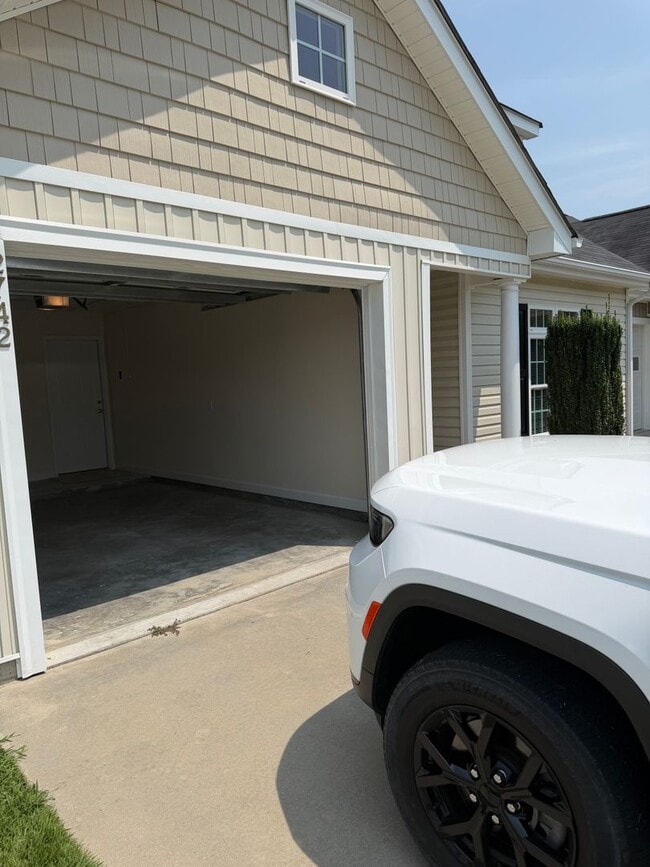 Building Photo - 2742 Shire Ln
