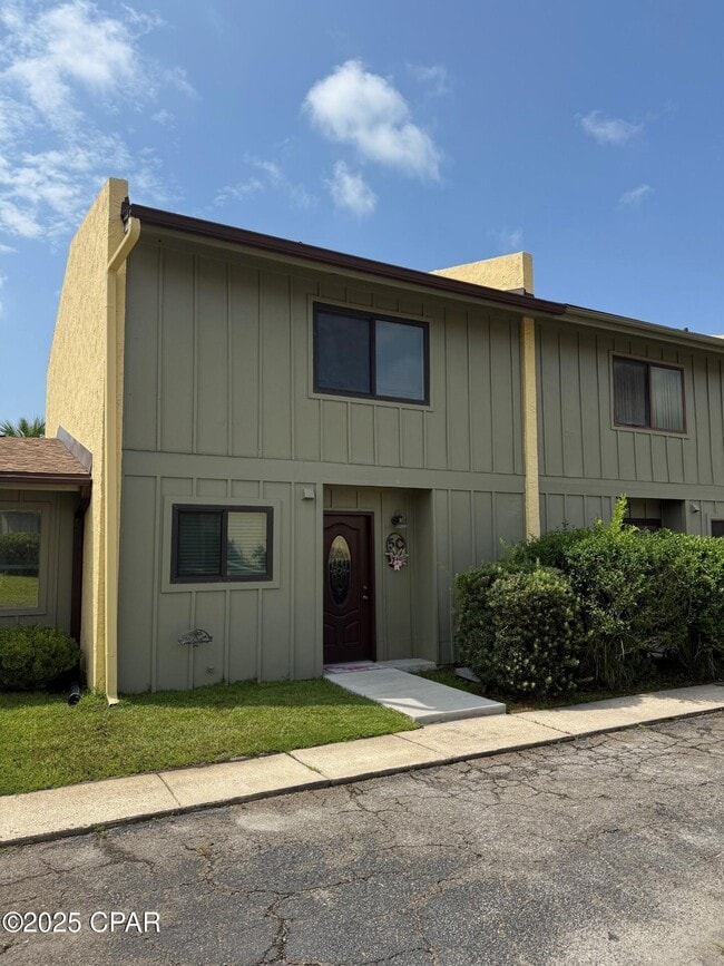 Photo - 1025 W 19th St Apartment Unit 5C