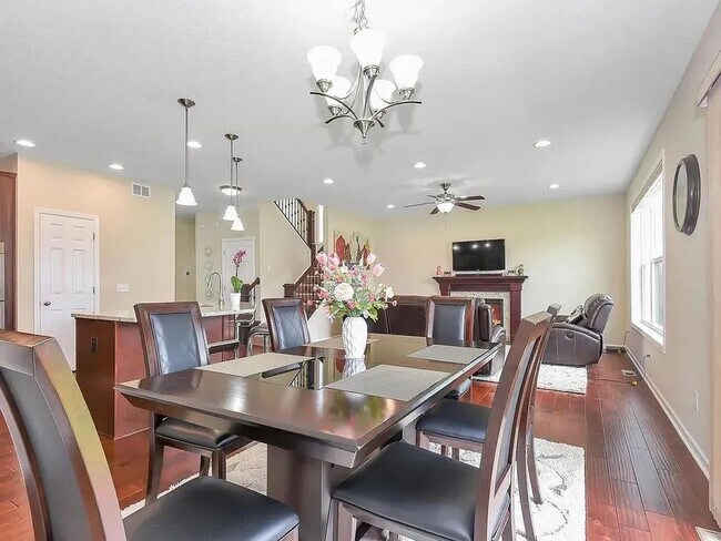 Photo - Beautiful 5bed home in apple valley! Dont miss this one!