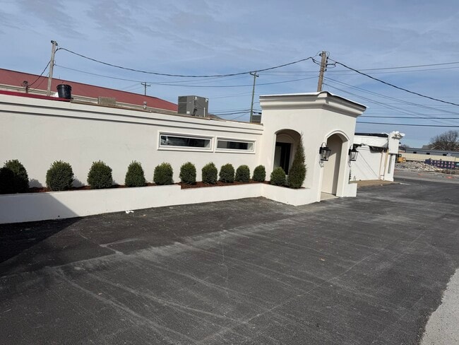 Photo - 265 Trunk St NE