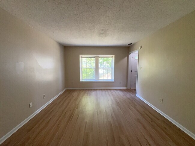 Stunning 3 Bed, 2.5 Bath Home with 1536 Sq Ft in Jacksonville, NC!