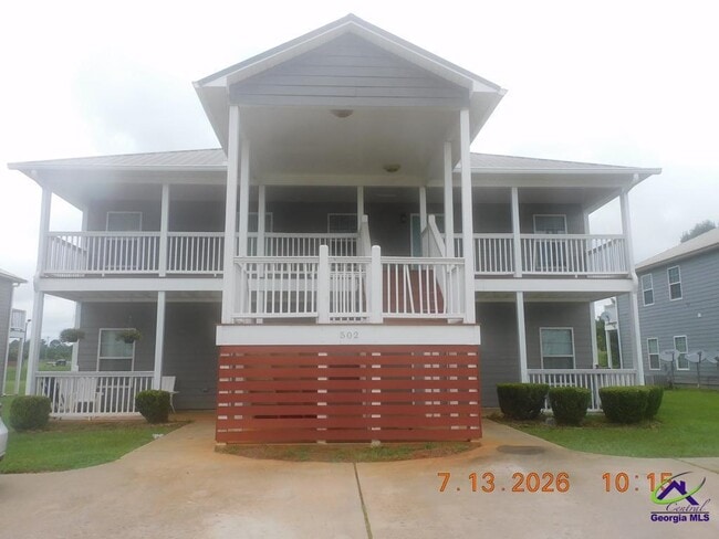 Building Photo - 502 Club Villa Court
