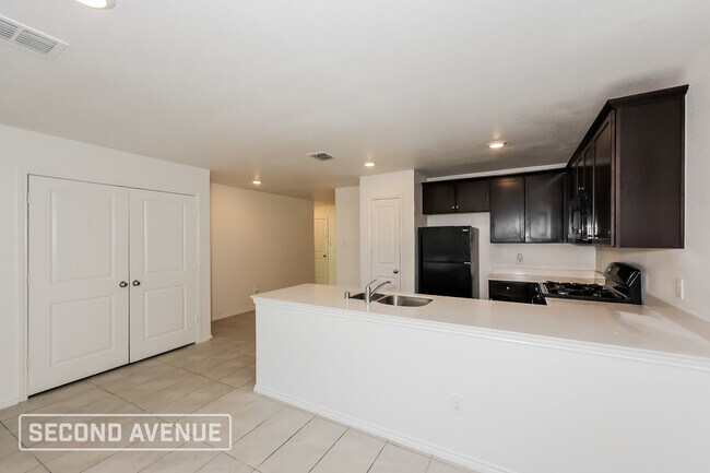 Photo - 6021 Determine Ln