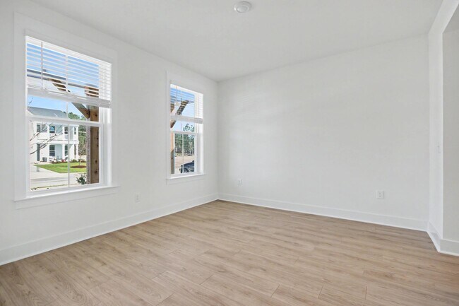 Photo - 3084 Claredon St