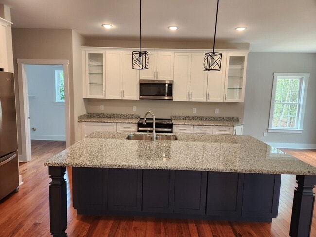 Photo - Chesterfield - 5 Bed 3.5 Bath Newer Modern...