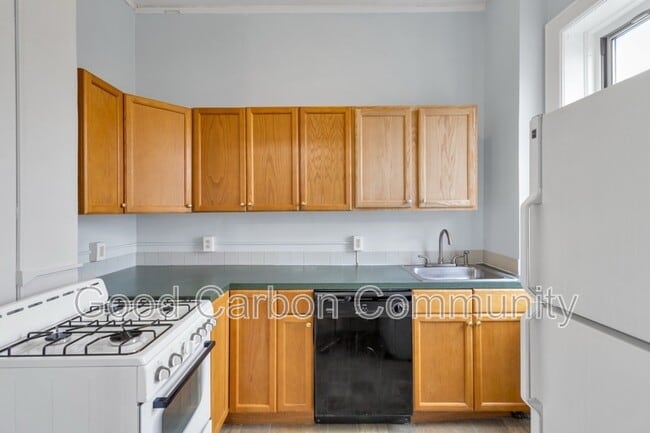 Building Photo - 401 Delaware Ave Unit 204
