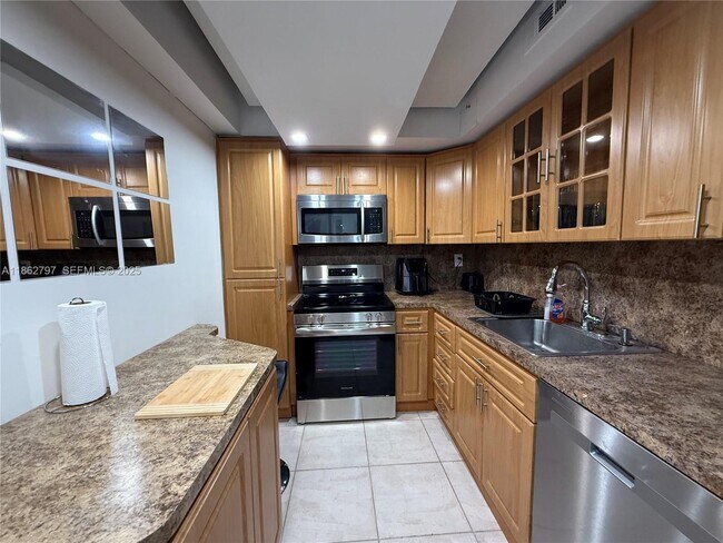 Building Photo - 1965 S Ocean Dr Unit LD