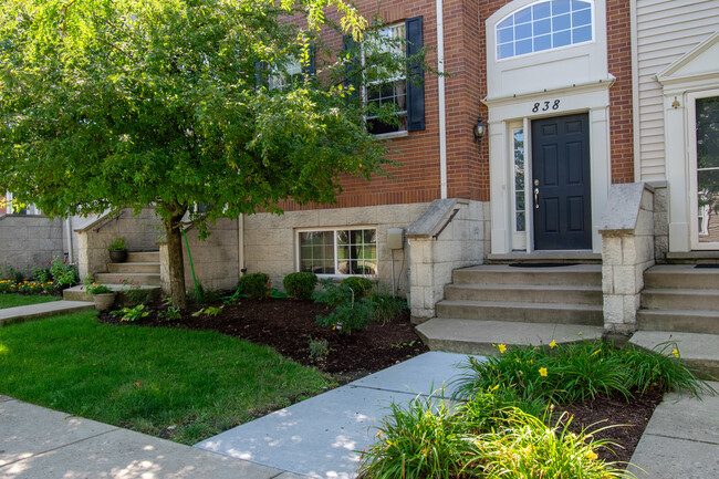 Photo - 838 Lewisburg Ln Townhome