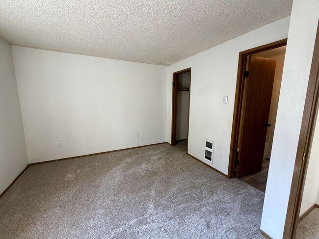 9817 52nd St W Unit B