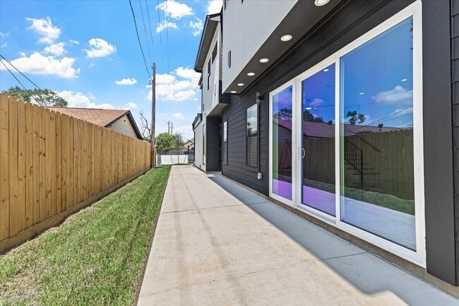 Photo - 5110 Longmeadow St Unidad B