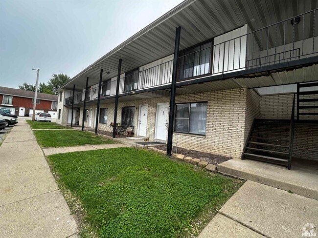 Building Photo - 1900 Sheridan Rd Unit 7 Rental