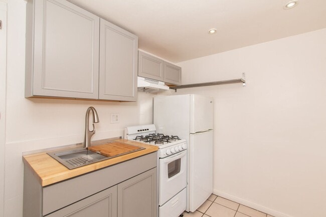 Photo - Charming Cottage Style Studio With Fenced in Yard in the Pocket of North Park + South Park Unit 3133