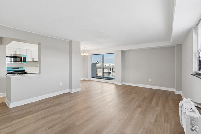 2BR, 1BA - 900SF - Living Room