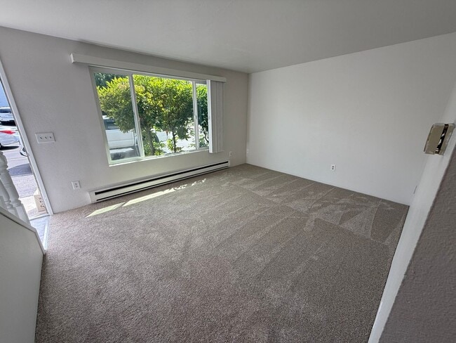 Photo - Fully Remodeled 2-Bedroom in Quiet Everett Four-Plex Unit 3
