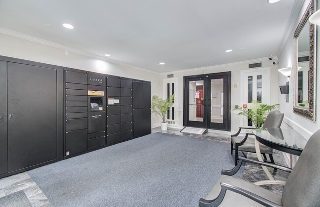 Photo - 355 N Post Oak Ln Unidad True