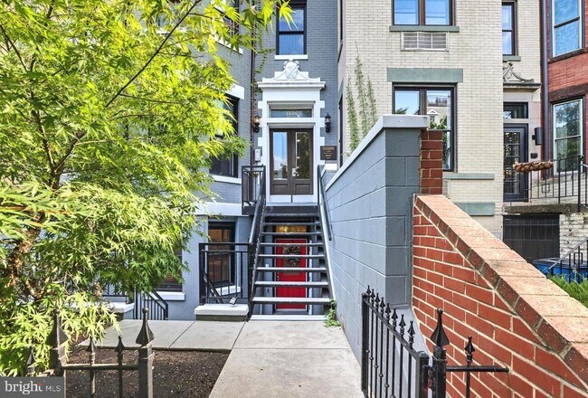 Photo - 1448 Harvard St NW Unidad 3