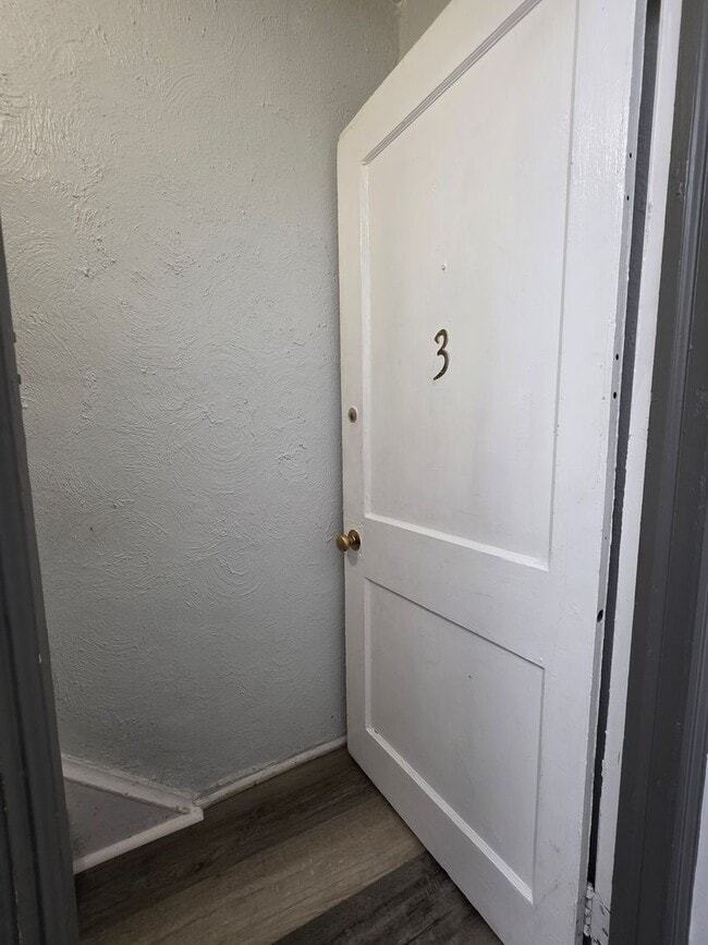 Photo - 1420 N Van Buren St Unidad 3