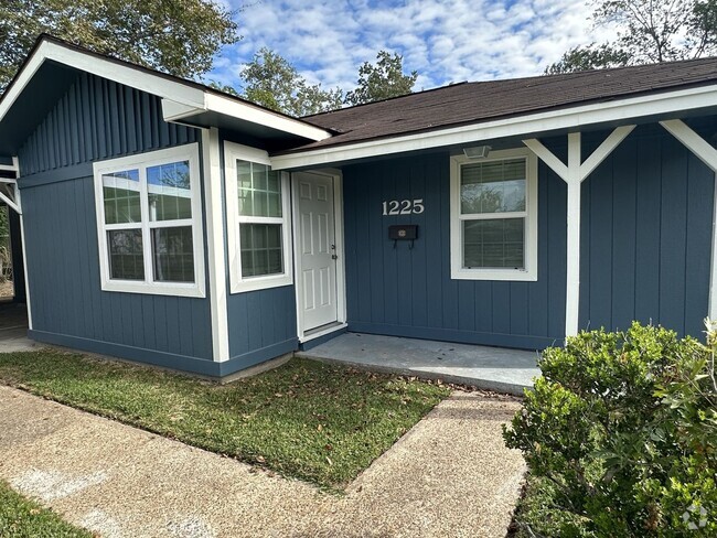 Building Photo - 1225 Rainer St, Beaumont TX 77701 Rental