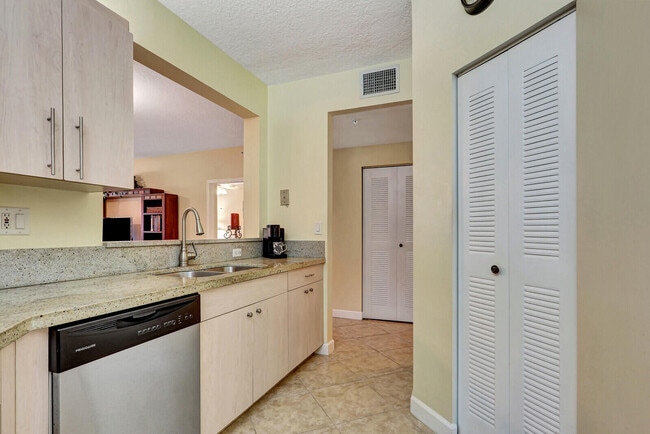 Photo - 100 Uno Lago Dr Unit 104