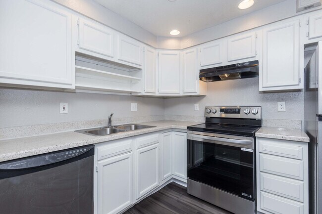 Photo - The Points at California 29