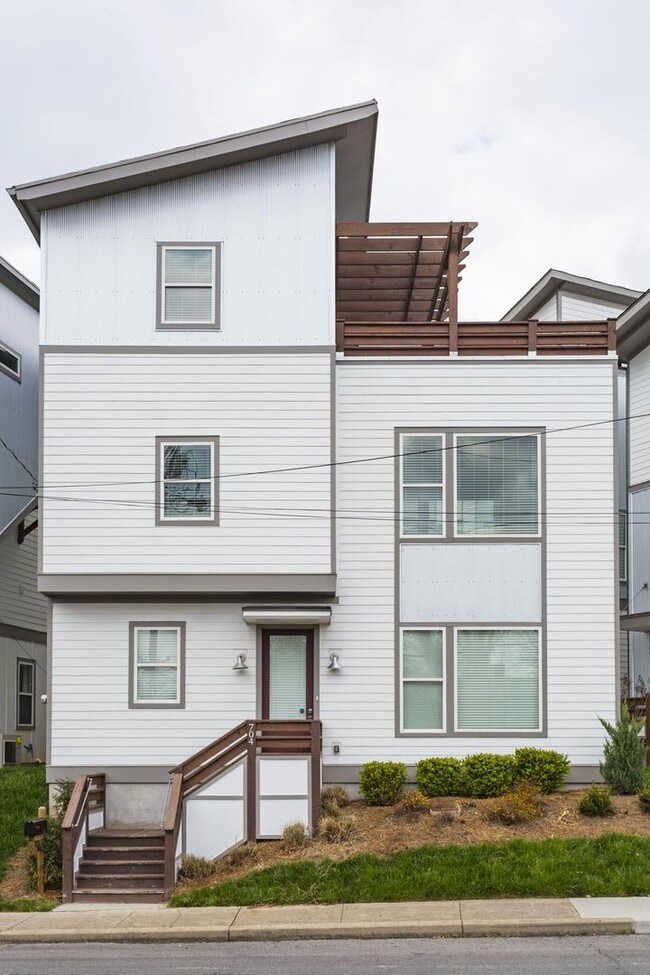 Photo - East Nashville with Roof-top Deck and 2 car garage!!