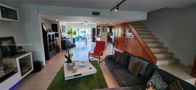 Photo - 16533 NE 26th Pl