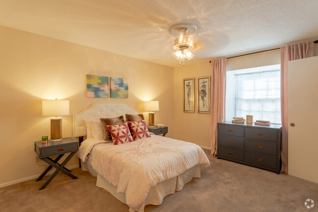 2BR,1.5BA - The Estates At Lafayette Square Apartments