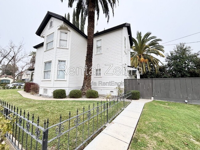 Photo - 362 W 22nd St
