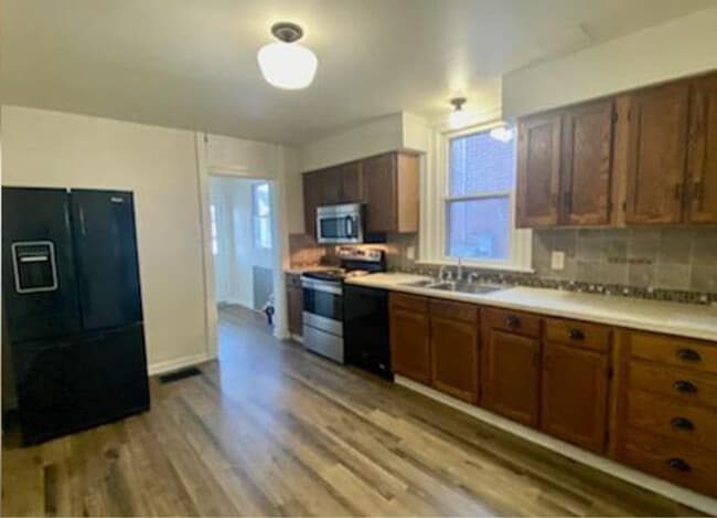 Photo - 243 Noble St