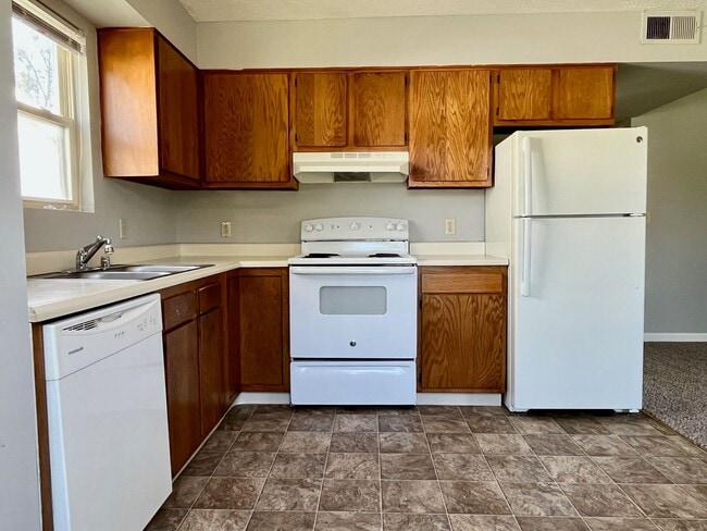 Building Photo - 188/190 WPI Unit 190 Westside Drive Rental