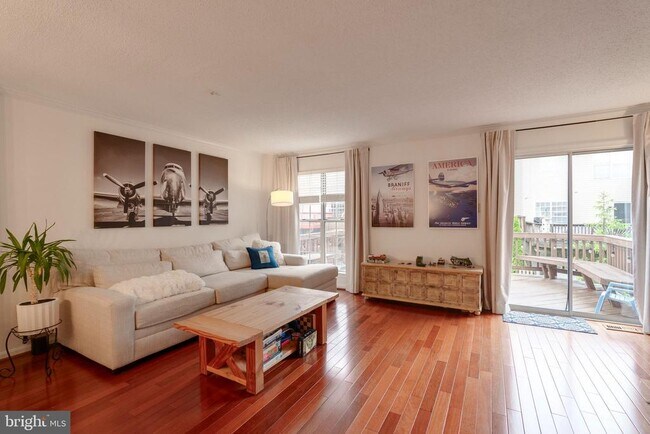 Photo - 2303 Massanutten Dr