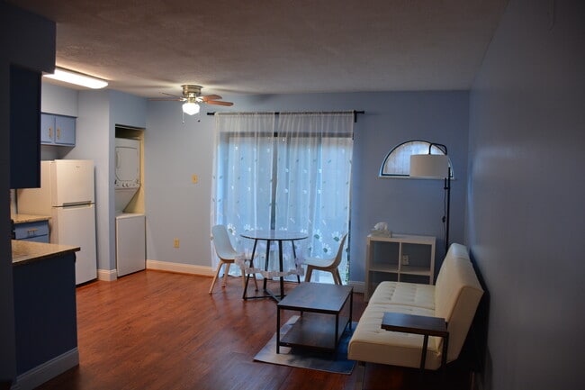 Photo - 3267 Niagara Sq