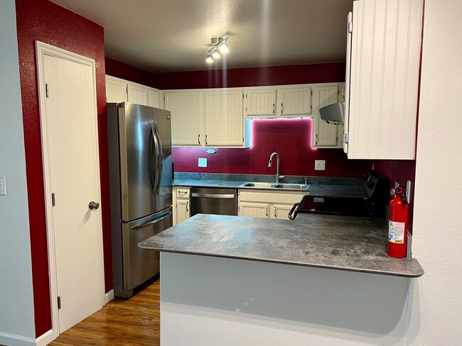 Photo - High speed internet included - 3 bedroom townhouse