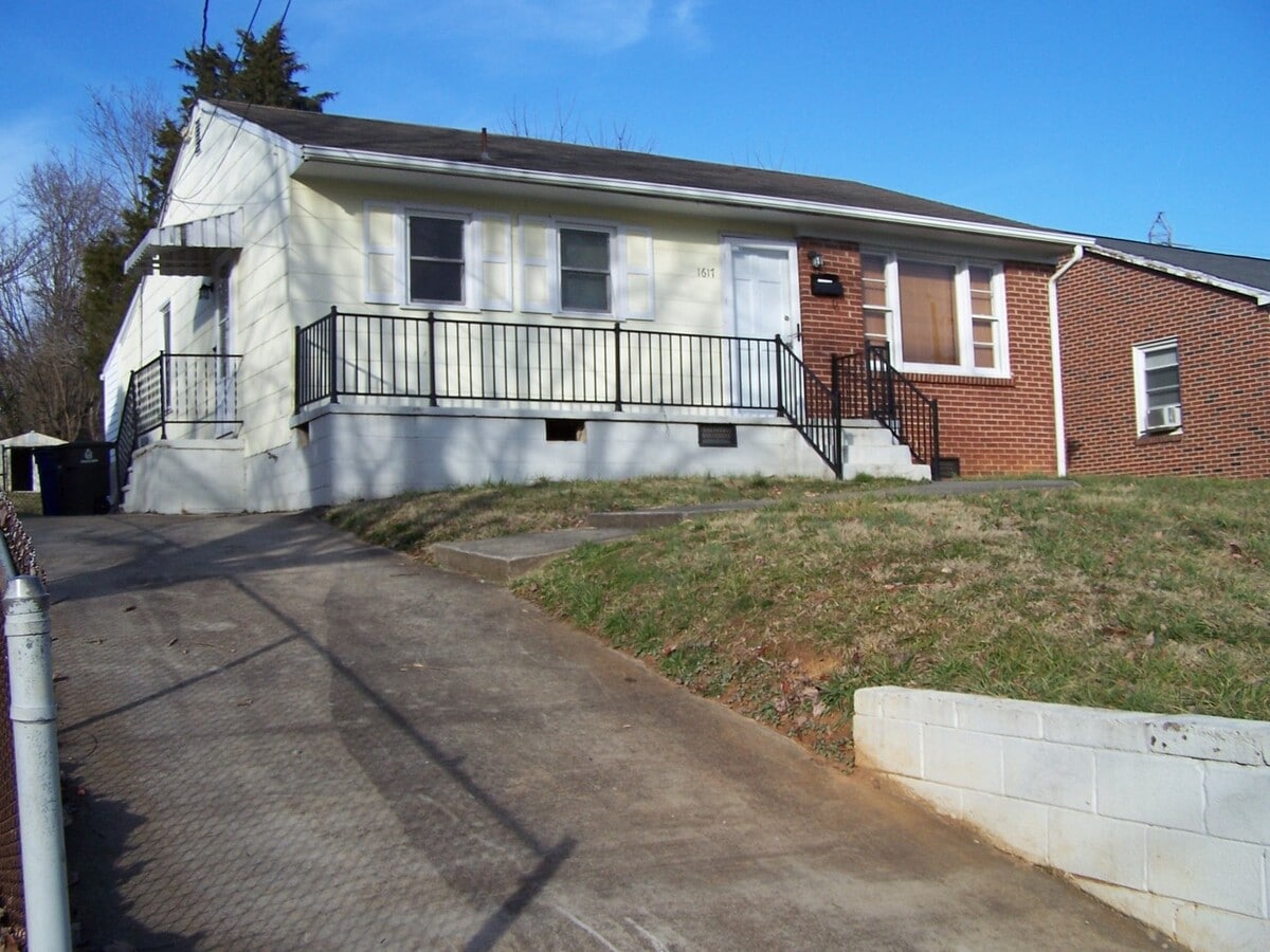 Coming Soon! Large 3BR/1BA Home - Coming Soon! Large 3BR/1BA Home