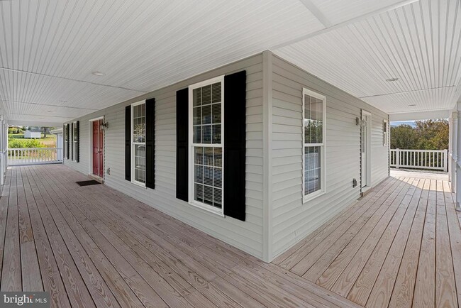 Building Photo - 100 Holiday Ct